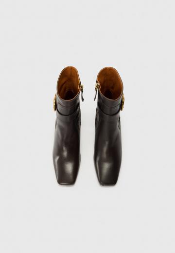 Высокие сапоги