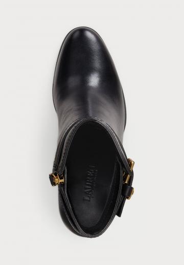 Высокие сапоги