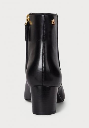 Высокие сапоги