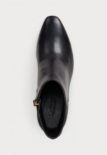 Высокие сапоги