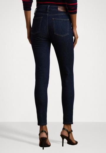 Узкие джинсы