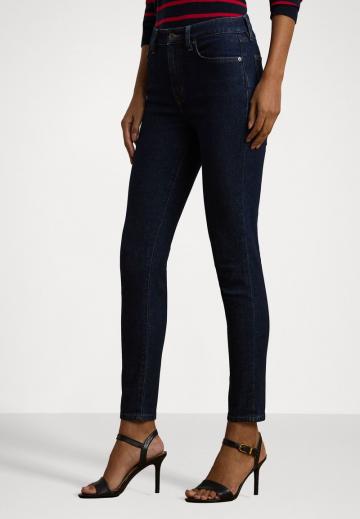 Узкие джинсы