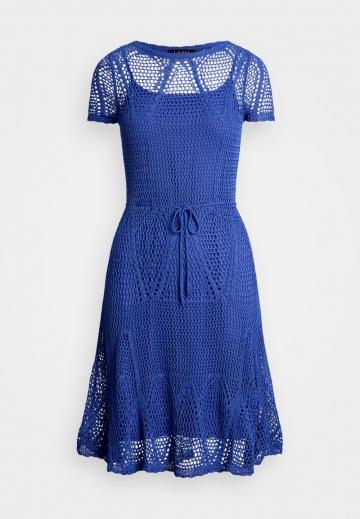 Вязаное платье