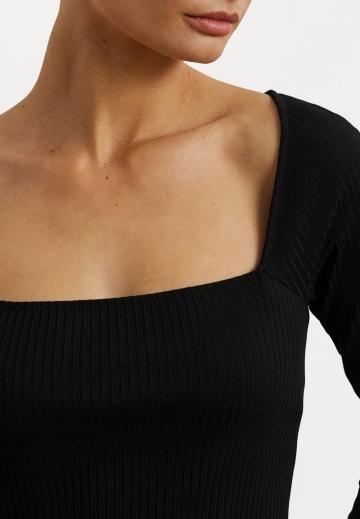 Вязаное платье