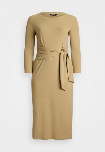 Вязаное платье