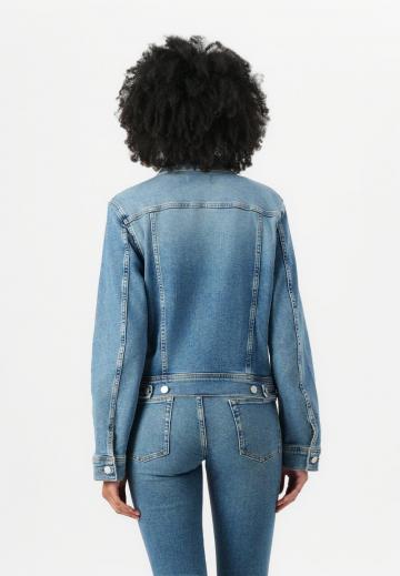 Джинсовая куртка