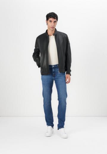 Прямые джинсы