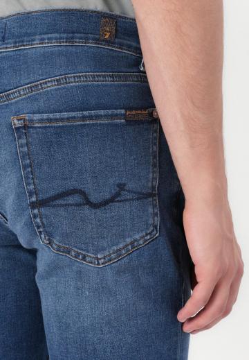 Прямые джинсы