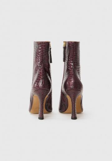 Высокие сапоги