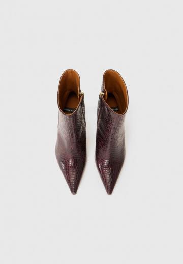 Высокие сапоги