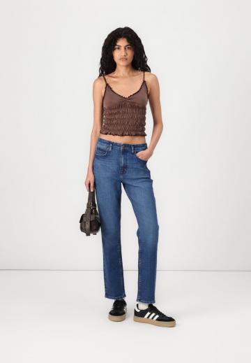 Прямые джинсы