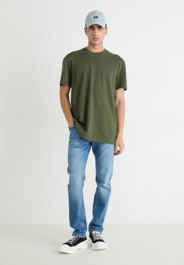 Прямые джинсы