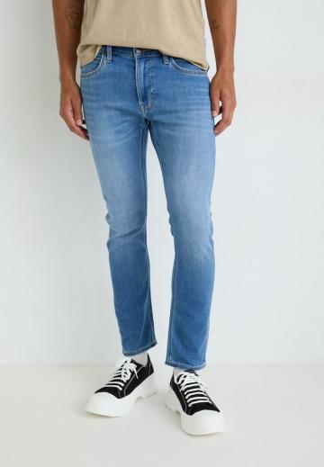 Узкие джинсы