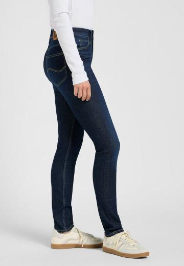 Узкие джинсы