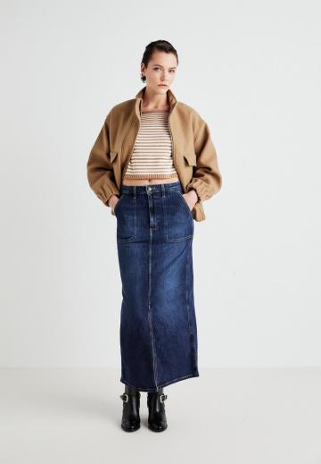 Юбка с накладными карманами