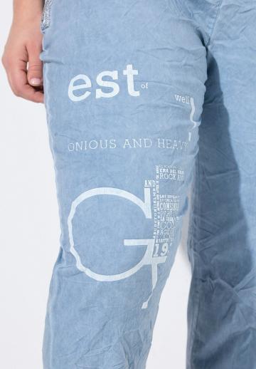 Прямые джинсы