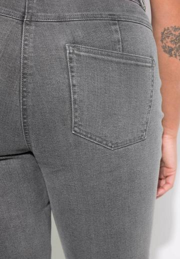 Короткие джинсы