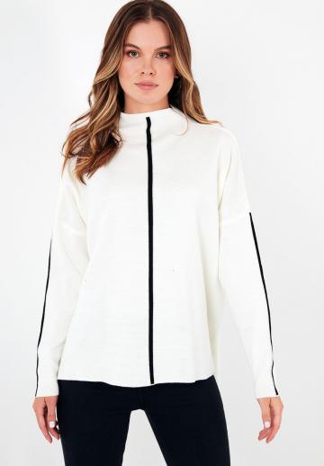 Пуловер в полоску