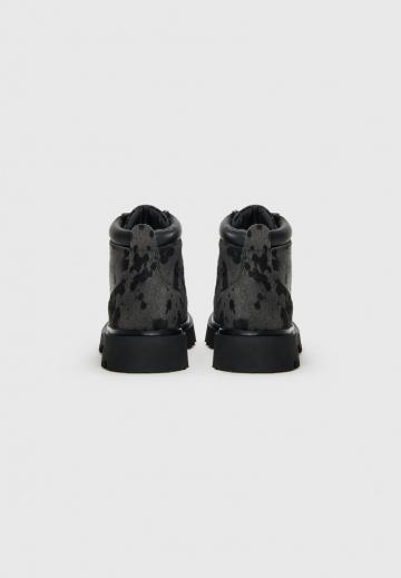 Ботинки на шнуровке