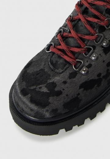 Ботинки на шнуровке