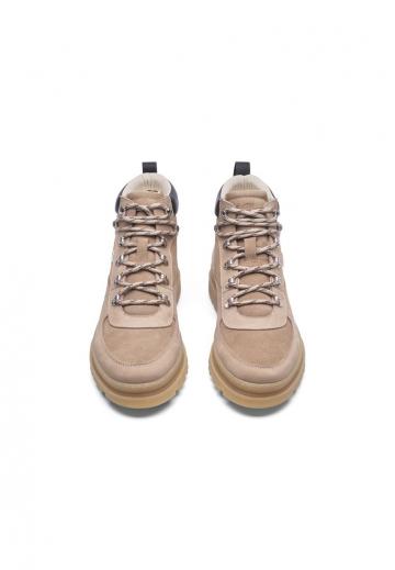 Ботинки на шнуровке