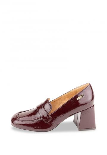 Туфли с высоким носом