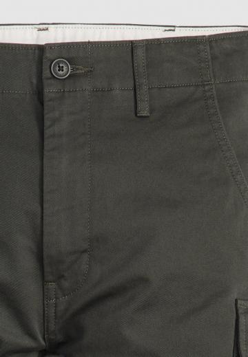 Брюки с накладными карманами