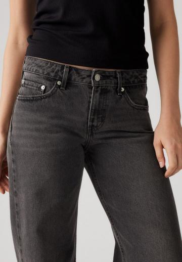 Клешеные джинсы