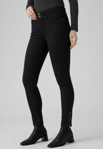 Узкие джинсы