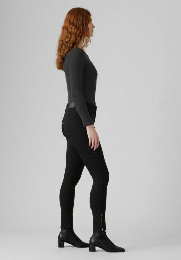 Узкие джинсы