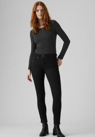 Узкие джинсы