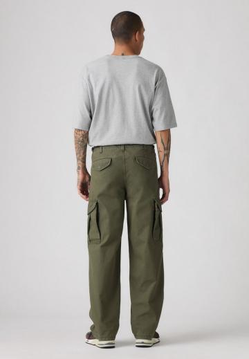 Брюки с накладными карманами
