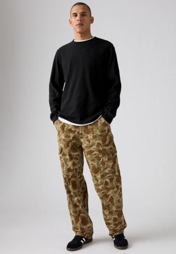 Брюки с накладными карманами