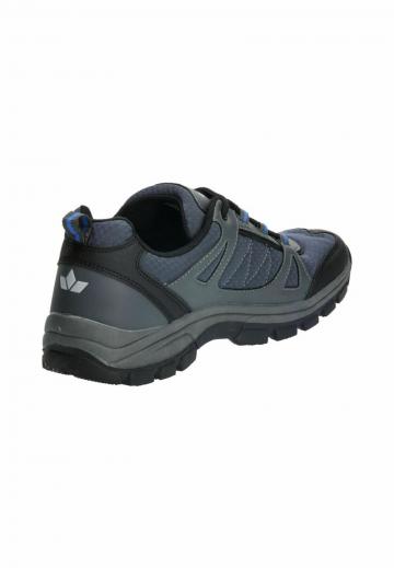 Походные кроссовки