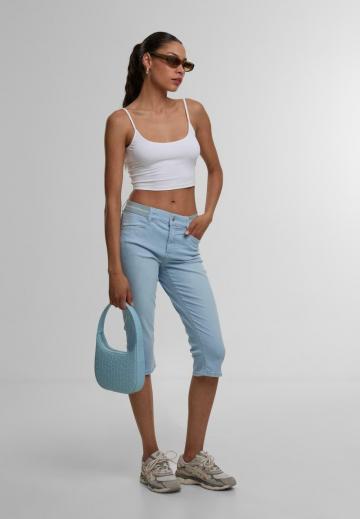 Короткие джинсы