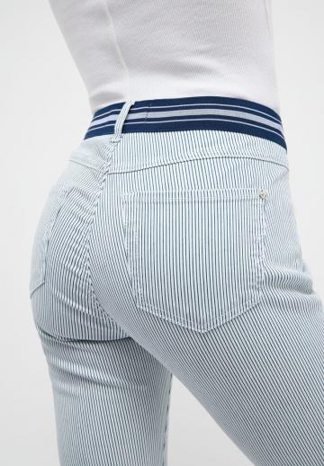 Короткие джинсы