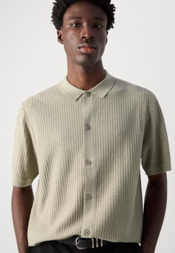 Рубашка с коротким рукавом