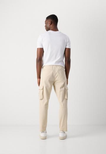 Брюки с накладными карманами