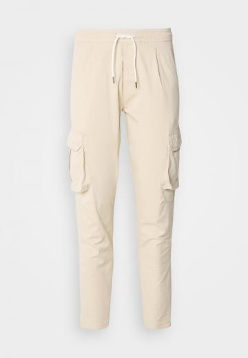 Брюки с накладными карманами