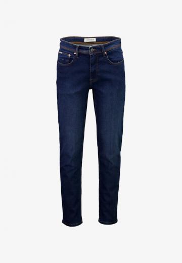 Узкие джинсы