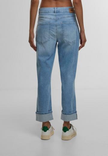 Короткие джинсы