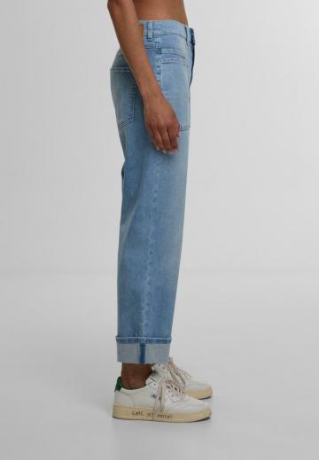 Короткие джинсы