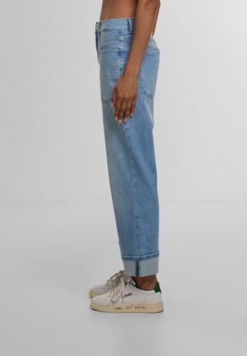 Короткие джинсы