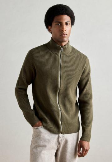 Вязаная кофта