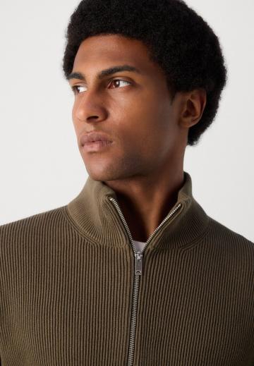 Вязаная кофта