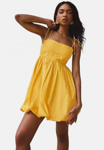 Короткое платье