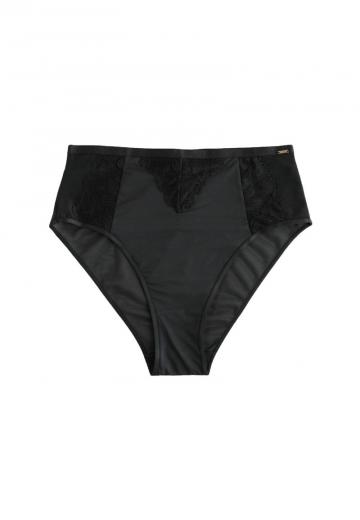 Трусы на бедрах