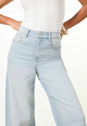 Короткие джинсы