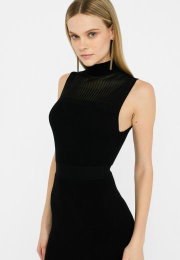 Вязаное платье