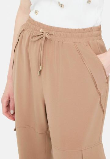 Брюки с накладными карманами